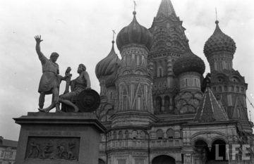 Postwar Moscow - To Black and white