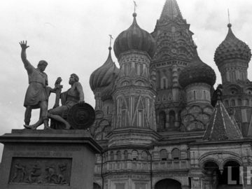 Postwar Moscow - To Black and white